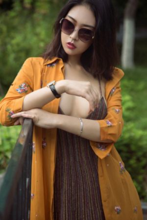 美女自熨出白浆_超清超清免费观看